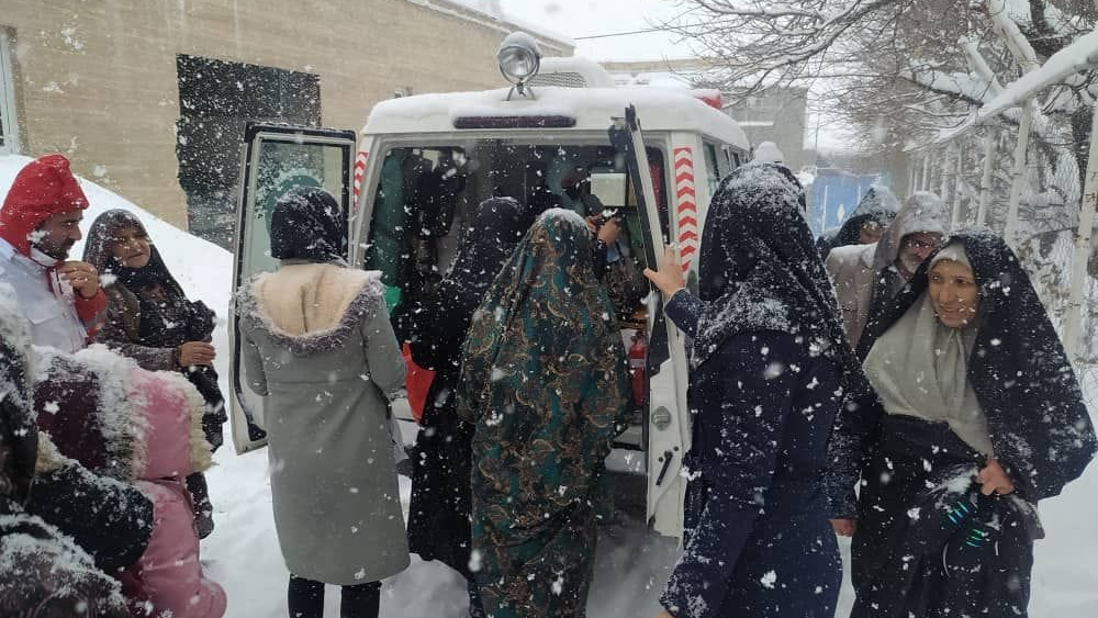 امدادگران در ایجرود استان زنجان به یاری 2 مادر باردار شتافتند
