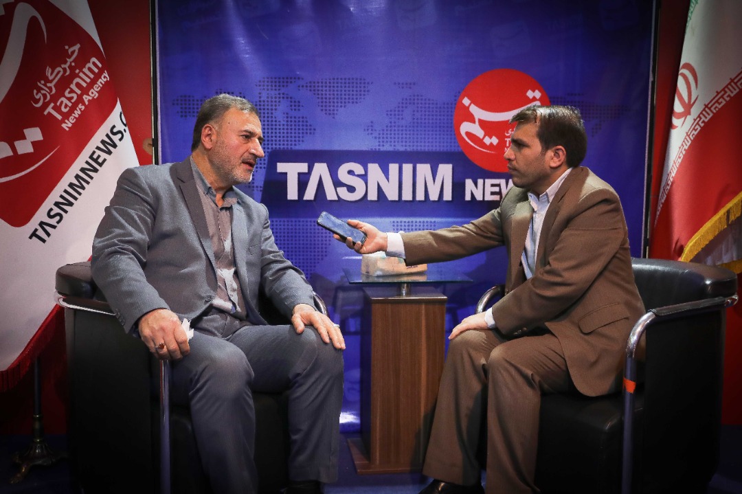 بازدید دبیر کل جمعیت هلال احمر از نمایشگاه رویداد هم افزایی مدیریت ایران+ عکس