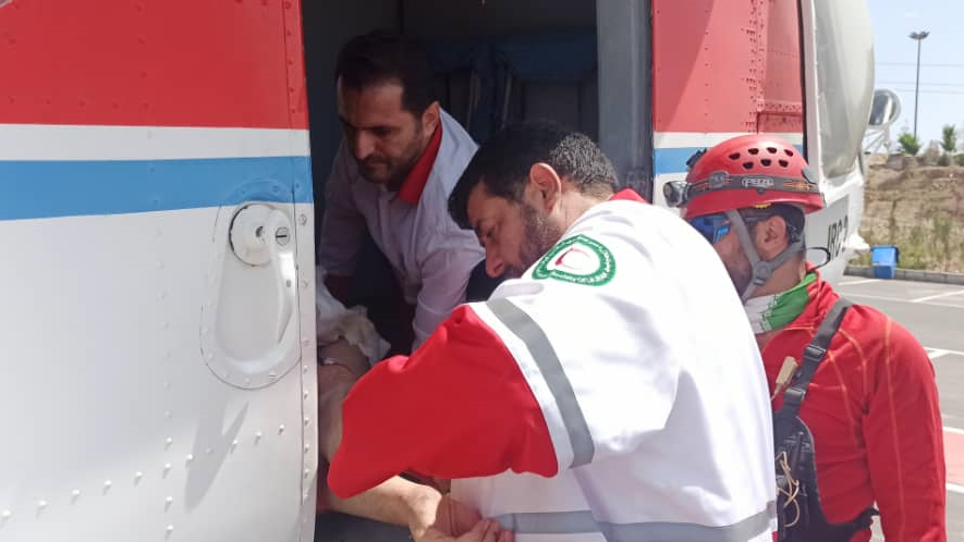 انتقال ۲ مصدوم سیل زرین دشت با بالگرد