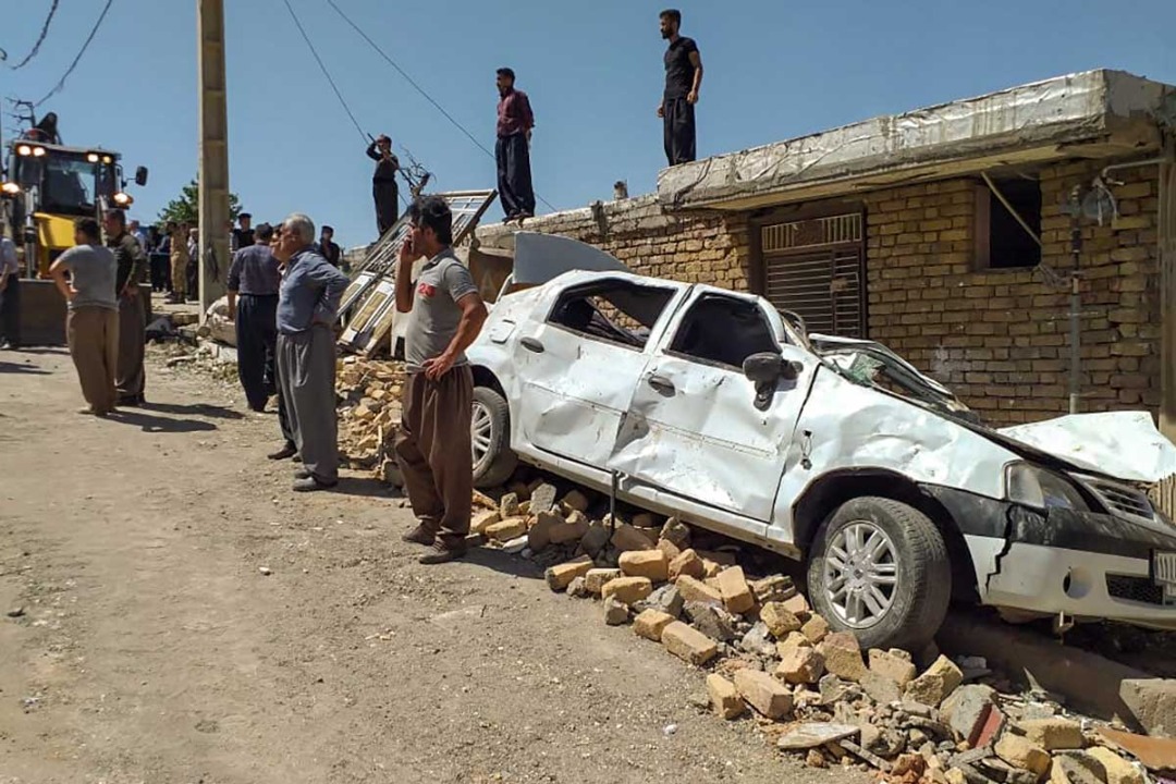 گزارش تصویری از عملیات آواربرداری در ساختمان فروریخته شهرستان پاوه