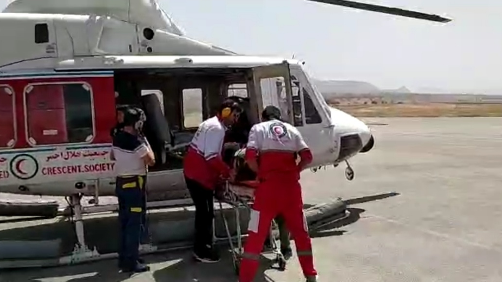 نجات مادر باردار در مناطق عشایر نشین ارتفاعات کوه سیوان شهرستان بدره با بالگرد هلال احمر