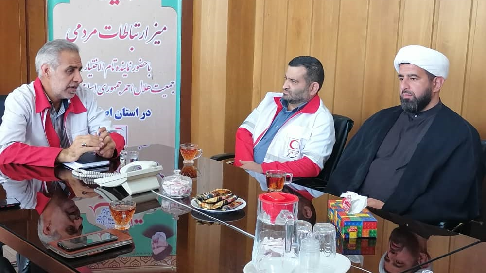استقرار میز خدمت و ارتباطات مردمی در هلال احمر اصفهان همزمان با سفر رئیس جمهور 