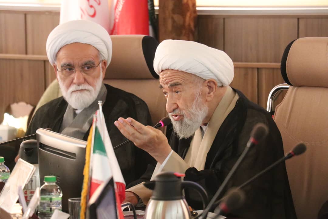 مردم محور و اولویت انقلاب هستند/ خدمت به دیگران از والاترین عبادتها است