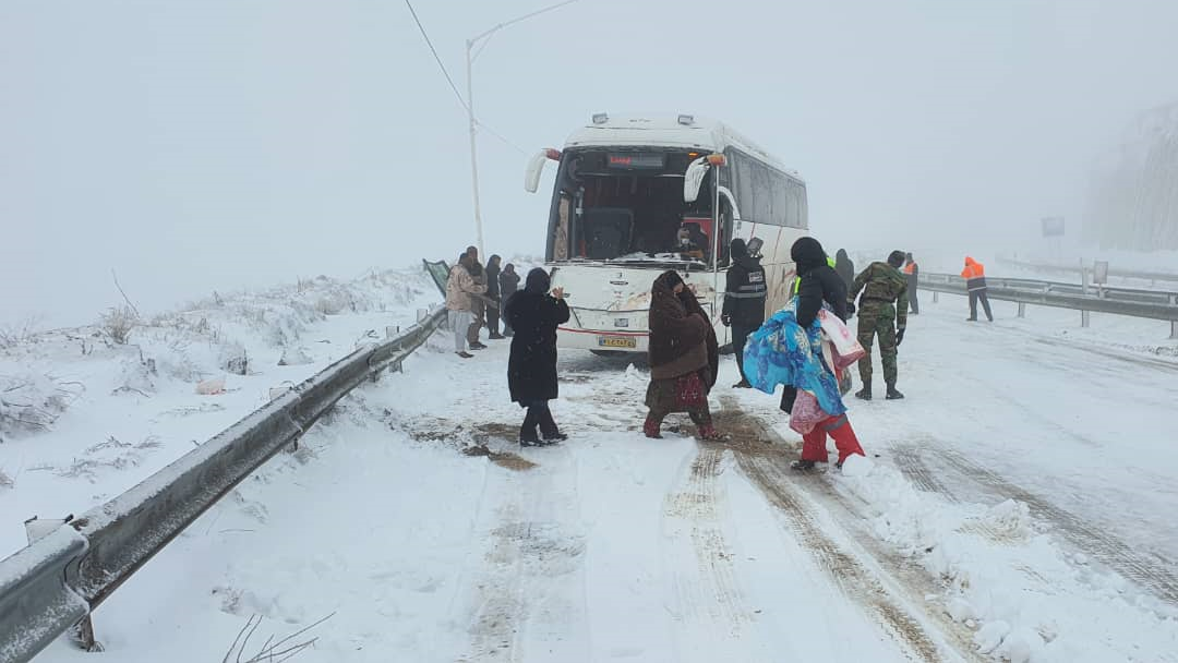 رهاسازی ۸۰ خودرو محصور در برف امروز و اسکان اضطراری ۷۸ نفر در خراسان شمالی