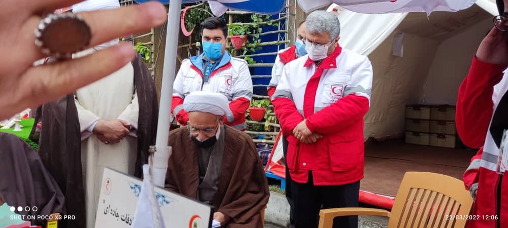 بازدید نماینده ولیفقیه در جمعیت هلال احمر ار پستهای نوروزی شهرستان تنکابن
