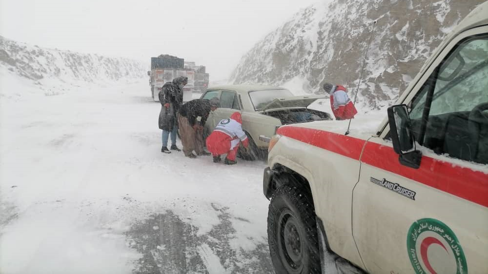 رهاسازی ۲۰۰ خودرو در جاده‌های برفی مازندران