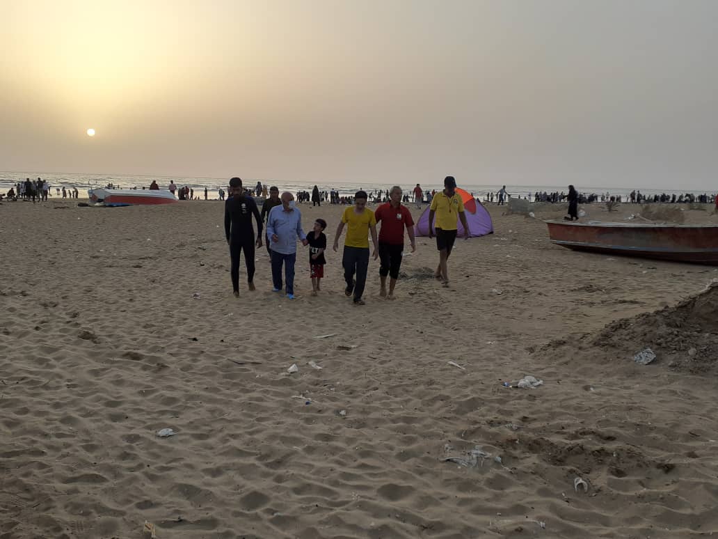 نجات یک جوان از غرق شدن در ساحل دلوار