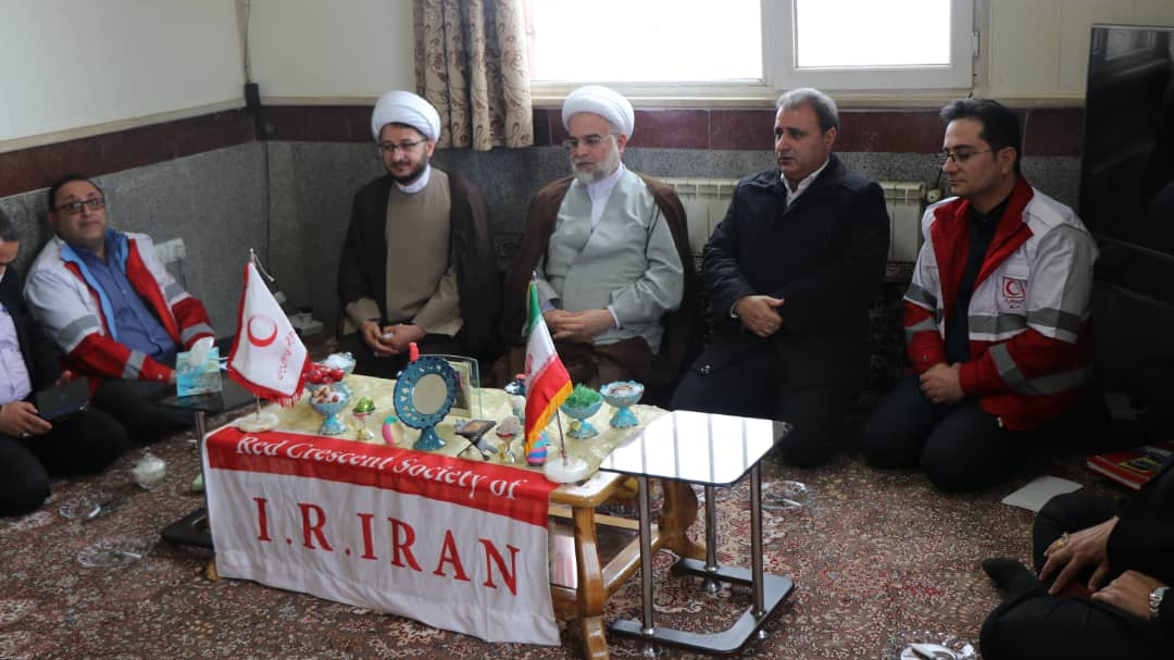 امدادگران هلال احمر بی منت خدمت می کند