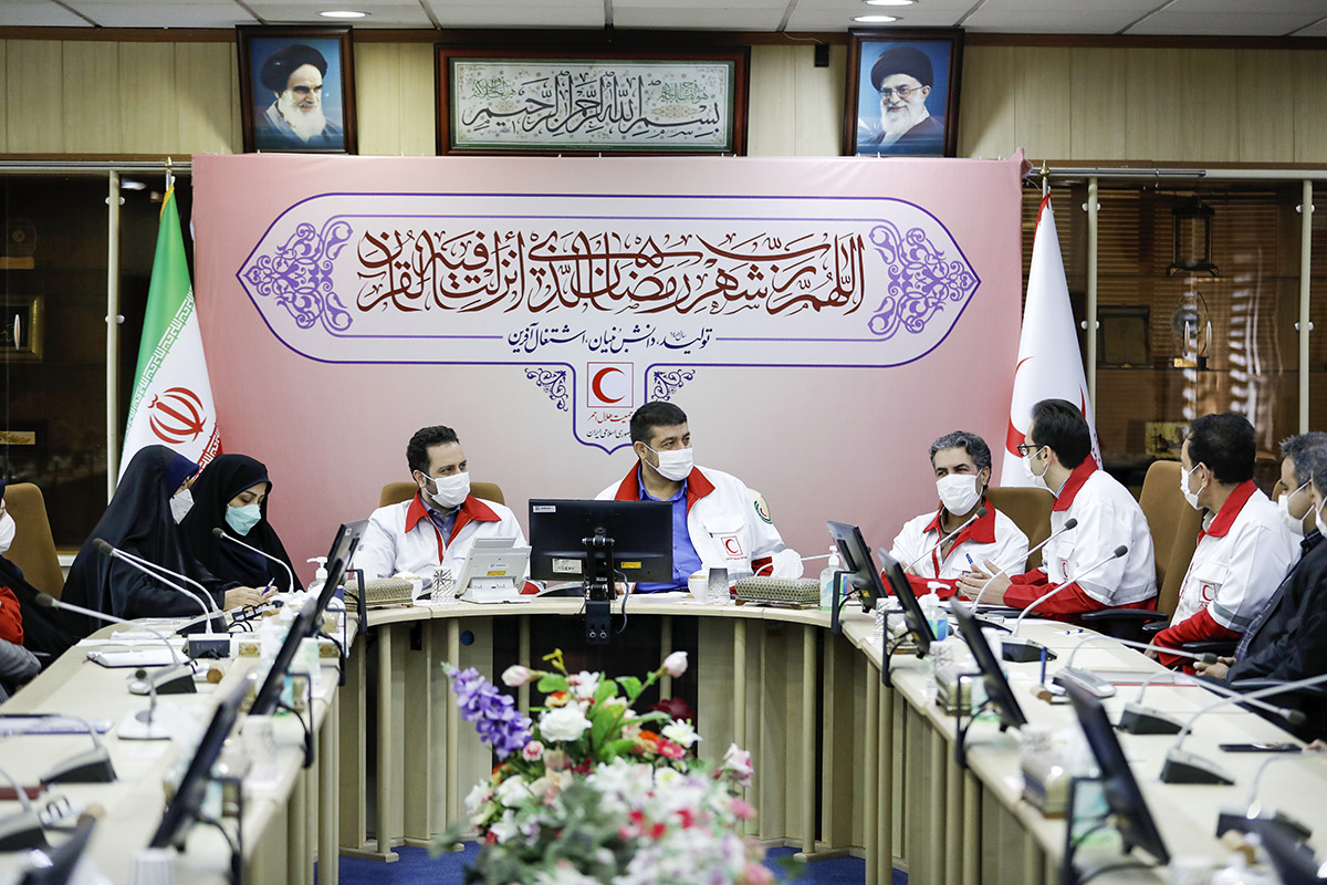 دیدار صمیمانه دکتر کولیوند با کارکنان معاونت امور بین‌الملل و حقوق بشردوستانه/ تفاهم‌نامه‌های بین‌المللی هلال‌احمر ضمانت اجرایی داشته باشد