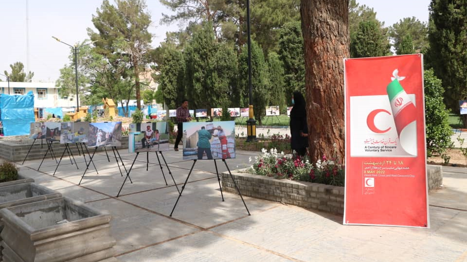 برپایی نمایشگاه عکس «یک قرن خدمت بی منت» در شهرستان بیرجند