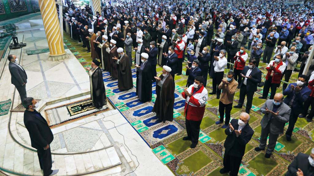 حضور باشکوه هلال‌احمری‌ها در نماز جمعه/ گزارش تصویری