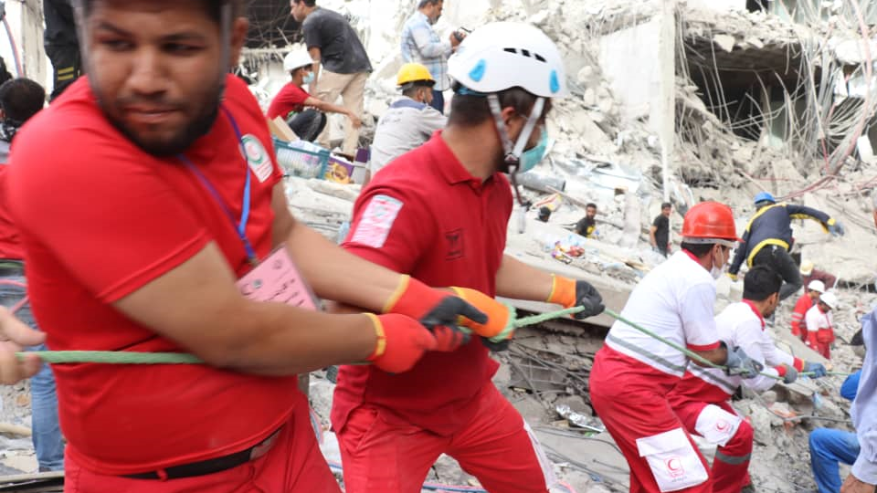 آخرین جزئیات امدادرسانی در متروپل: 52 تیم عملیاتی هلالاحمر درجستوجوی مفقودان سانحه/ تاکنون 19 نفر جان باخته و 37 نفر مصدوم شدهاند