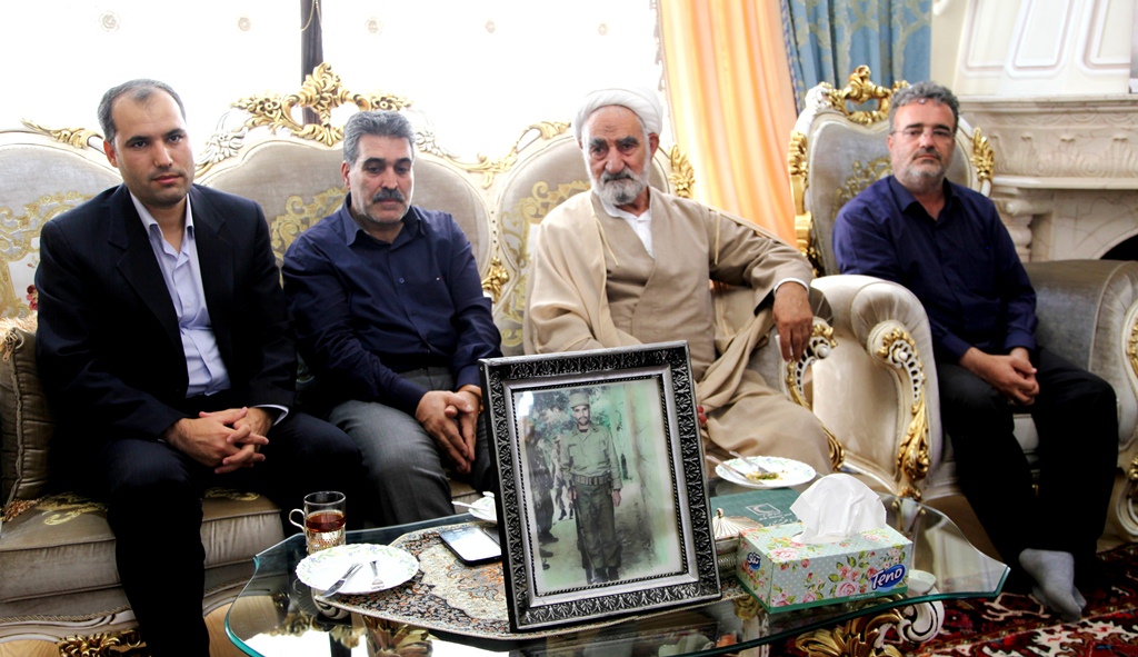 دیدار مسئول دفتر نمایندگی ولی فقیه در هلال احمر آذربایجان شرقی با خانواده امدادگر شهید ولی صبری باروقی