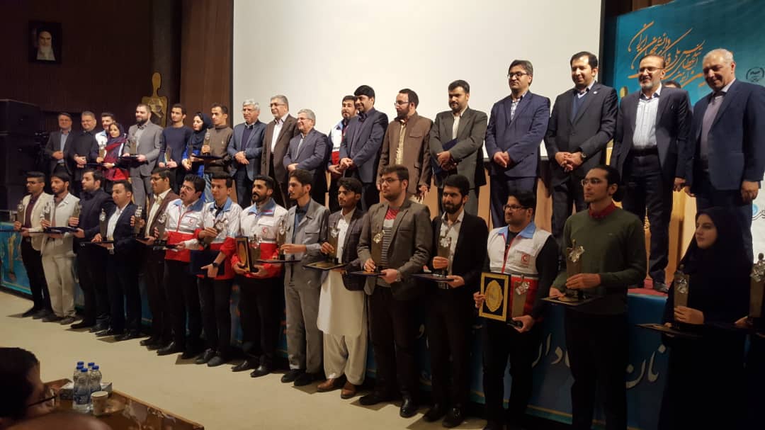 درخشش جوانان هلال احمری در آیین ” اهدای تندیس ملی فداکاری دانشجویان “