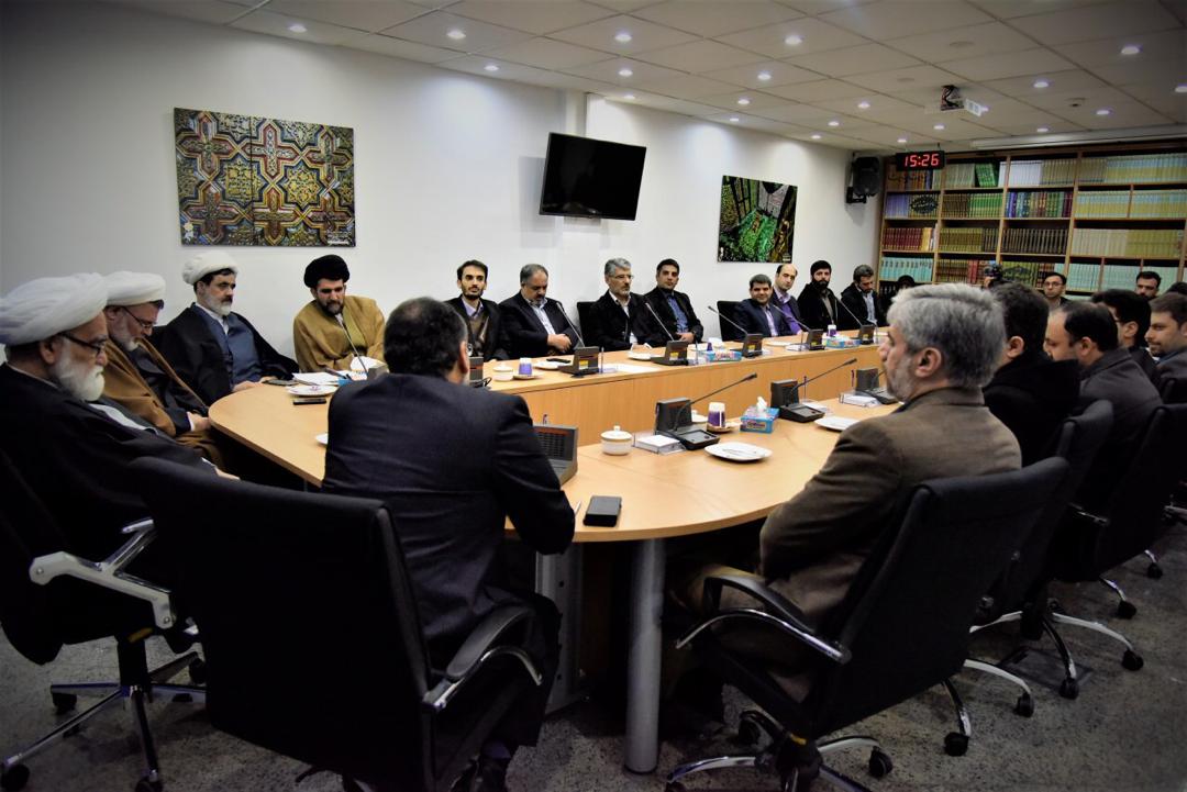 دیدار کارکنان حوزه نمایندگی ولی فقیه در هلال احمر با حجت الاسلام والمسلمین معزی