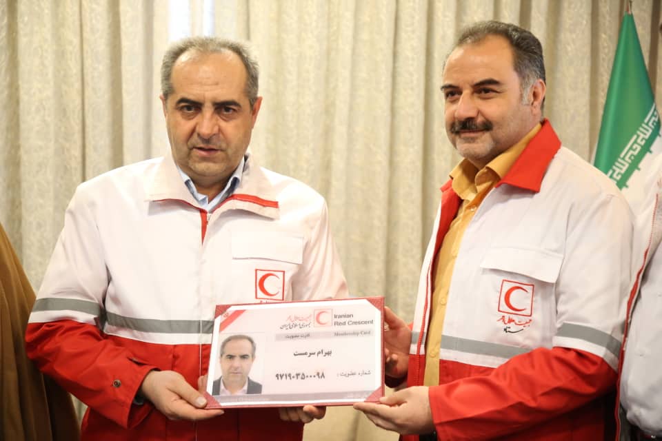استاندار قم عضو داوطلب جمعیت هلال احمر شد