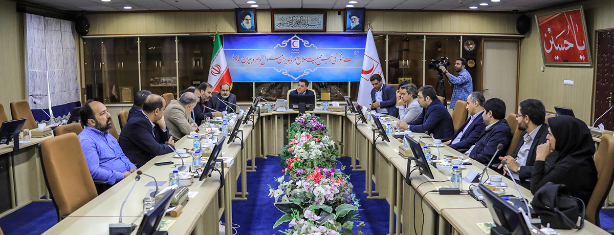 نشست مشورتی رئیس جمعیت هلالاحمر و مدیران مسئول و سردبیران رسانههای سراسری/ دکتر پیوندی: مدیریت رسانهای بحران گاهی سختتر از مدیریتمیدانی بحران است