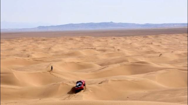 نجات گردشگر مفقود شده در کویر مصر با تلاش نجاتگران هلالاحمر خور و بیابانک