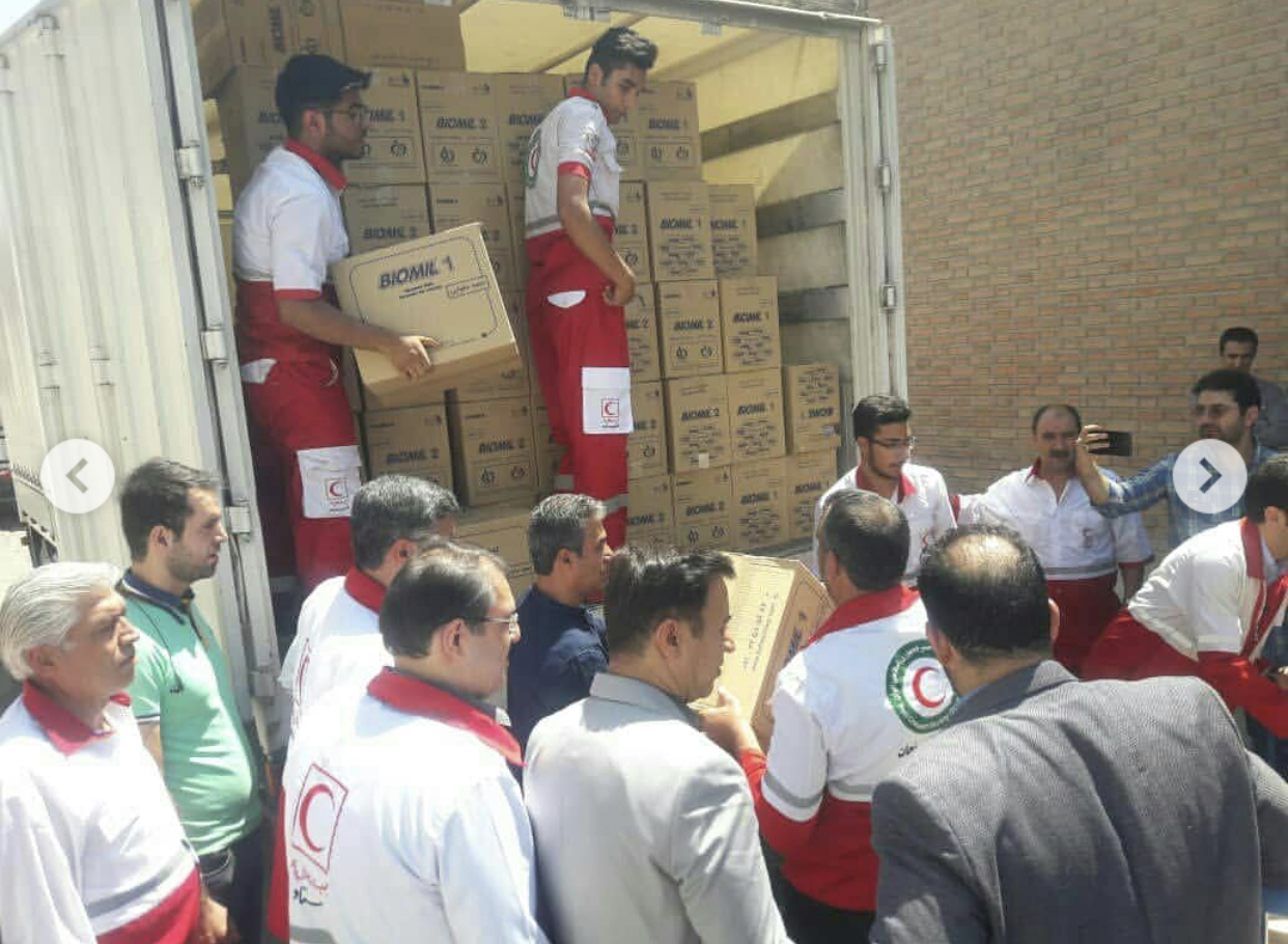 ارسال ۱۸ هزار و ۸۰۰ بسته شیر خشک از سوی هلال احمر استان تهران به مناطق سیلزده کشور/ حضور عوامل برنامه عصر جدید در ارسال بسته های شیر خشک