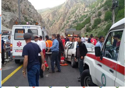 2 ساعت دلهره در تونل سوم سوادكوه؛ امدادگران 2 سرنشين زن خودروي پرايد را نجات دادند