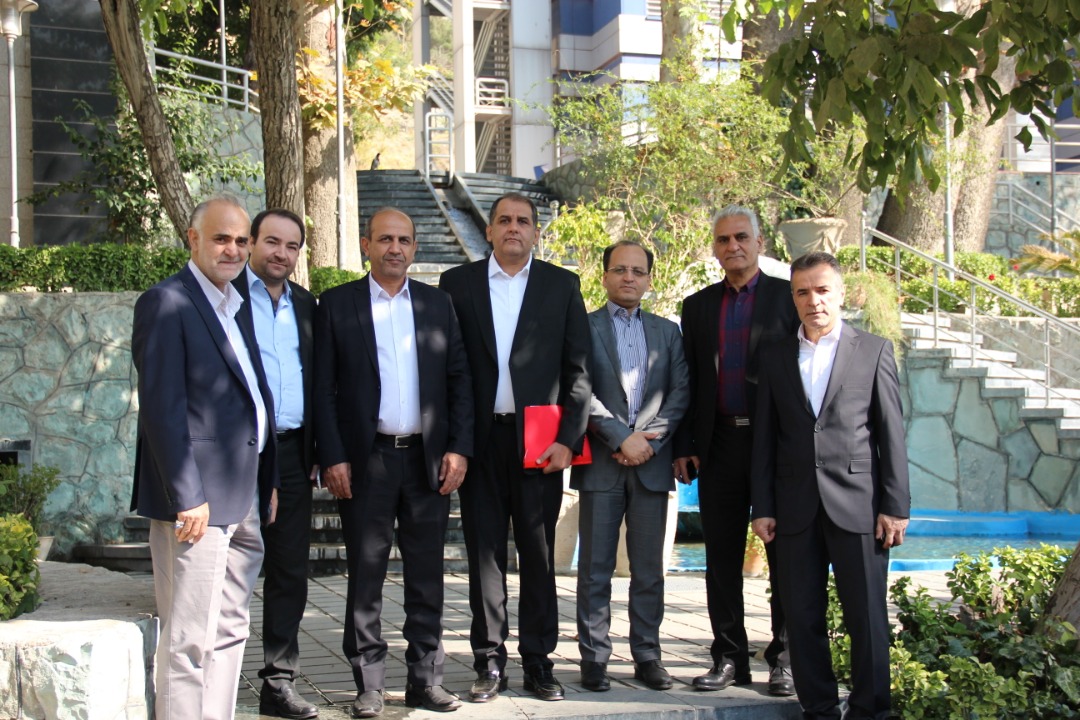 بازدید اعضای هیئت مدیره پرسپولیس از بیمارستان نورافشار/ انصاریفرد: مسئولیت خطیر هلال احمر همراهی با مردم است