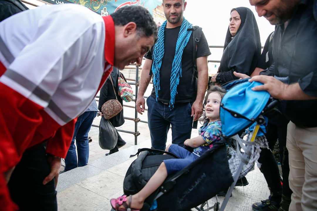 بازدید دکتر پیوندی از خدمات هلالاحمر به زائران در مرز مهران/گزارش تصویری