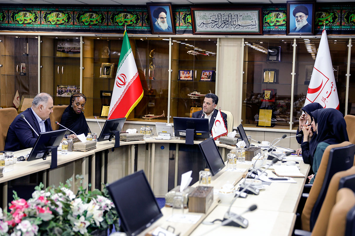 دیدار دکتر پیوندی با هماهنگکننده مقیم سازمان ملل در ایران/ تلاش برای استفاده از مجوز اوفک OFAC و انتقال کمکهای بینالمللی برای سیلزگان به هلالاحمر/ بدون جنجالهای سیاسی پیگیر دریافت کمکهای بشردوستانه هستیم