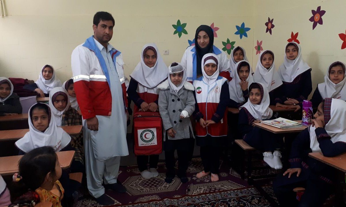 هلالاحمر هزینه ۲۲۰ دانشآموز بازمانده از تحصیل را پرداخت کرد