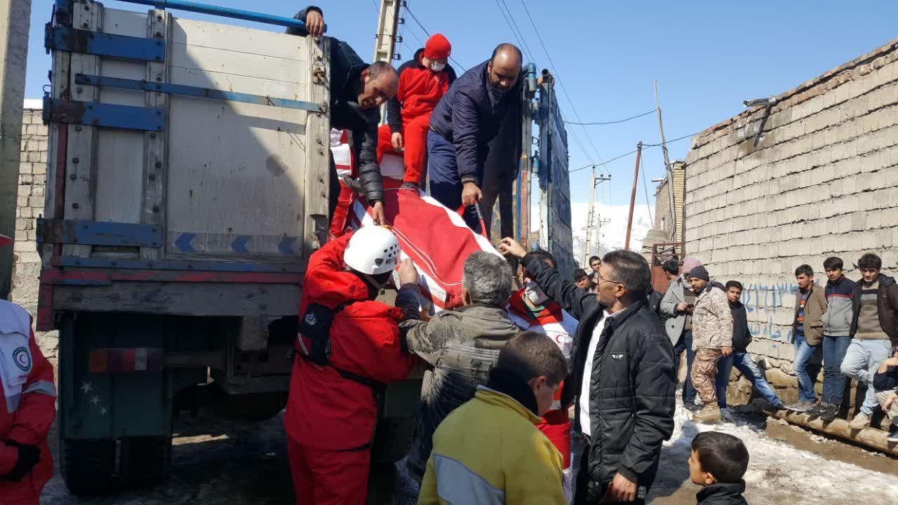 بازدید سرپرست هلالاحمر آذربایجان شرقی از مناطق زلزلهزده قطور/ گزارش تصویری