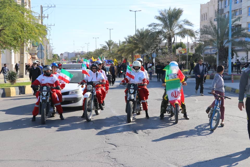 حضور پرشور و خدمترسانی هلال احمر به راهپیمایان 22 بهمن در کرمانشاه و بوشهر/ گزارش تصویری