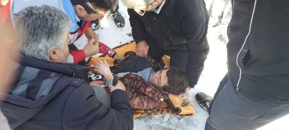 نجات از مرگ در وقت اضافه؛ گفت و گو با پسری که پس از 45 دقیقه از زیر بهمن خارج شد