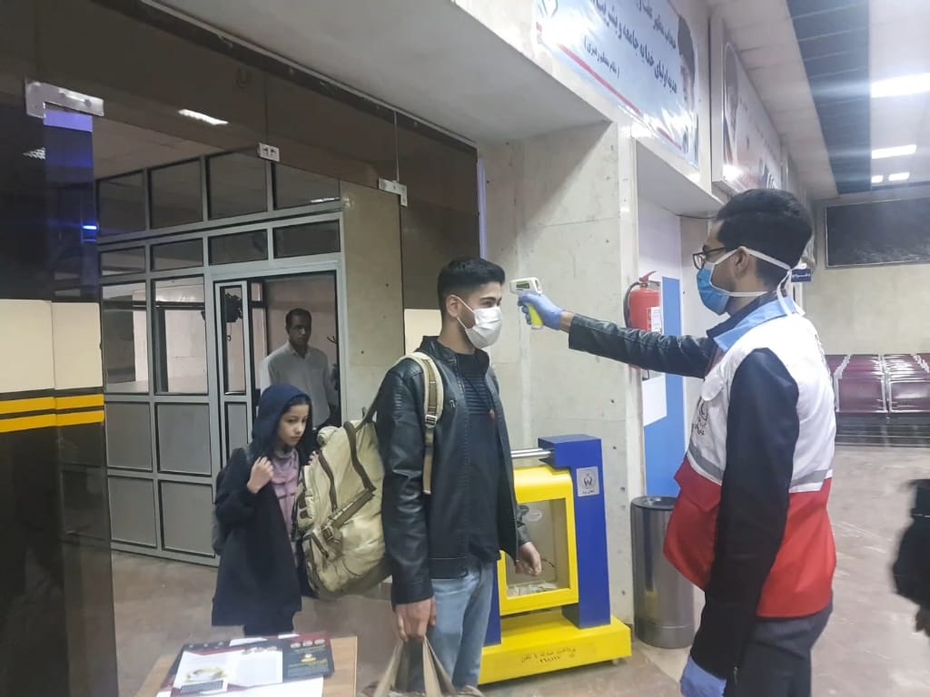 اجرای طرح تبسنجی مسافران با حضور تیمهای هلالاحمر در ایستگاه راه آهن و ترمینال بافق