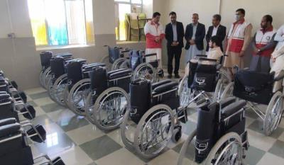 اهدا ۵۶ دستگاه ویلچر به معلولین کم برخوردار شهرستان خاش