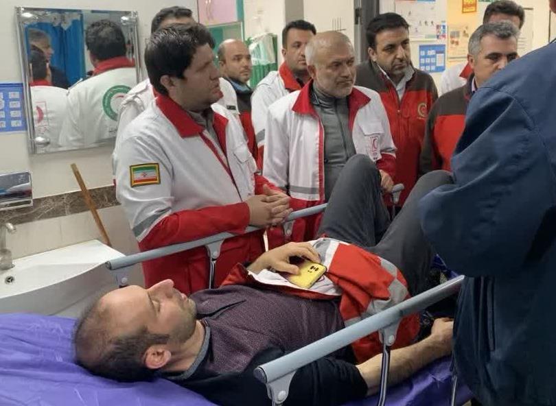 تماس تلفنی دکتر کولیوند با امدادگران حادثه دیده / دستور اقدام لازم برای تسریع در روند بهبودی و درمان امدادگران