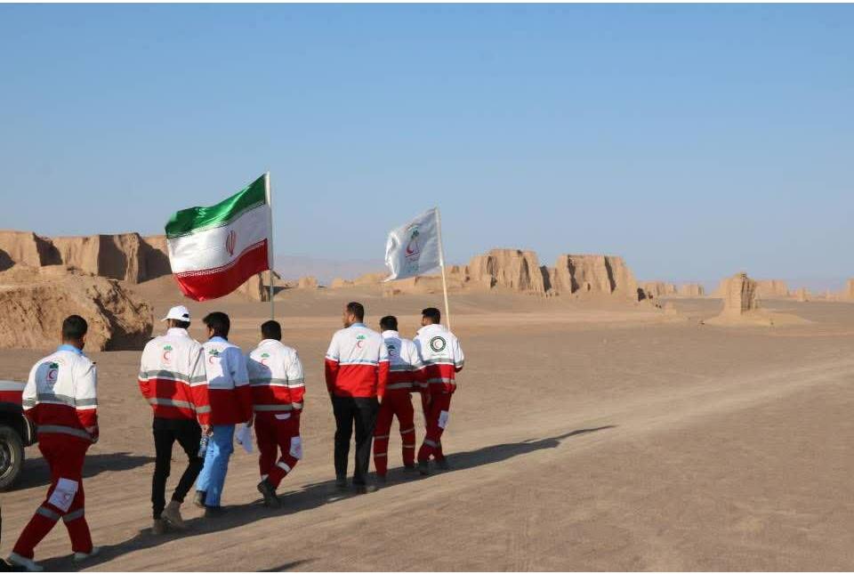کویرنوردی جوانان هلالاحمری در حاشیه تمرین اسکان و تغذیه اضطراری