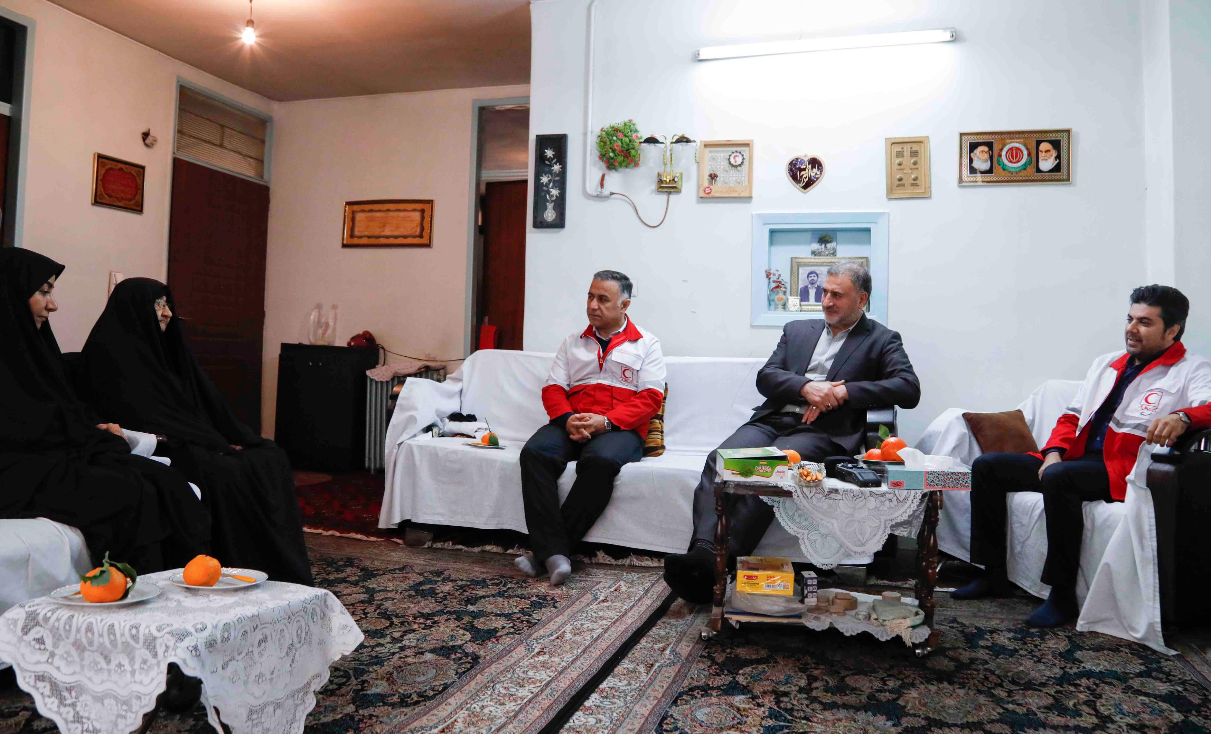 دیدار دبیرکل هلالاحمر با خانواده امدادگر شهید «جلال عزیزیان»