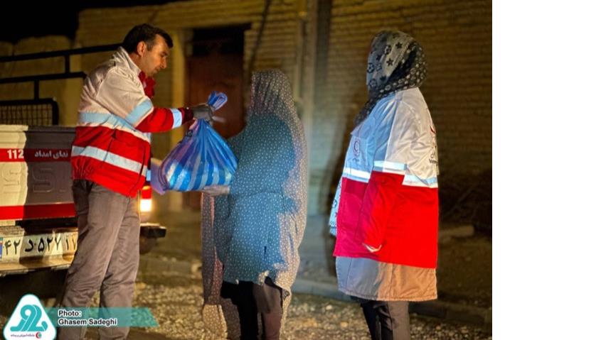 توزیع ۱۰۰سبد غذایی یلدانه در بین افراد کم برخوردار شهرستان سلماس