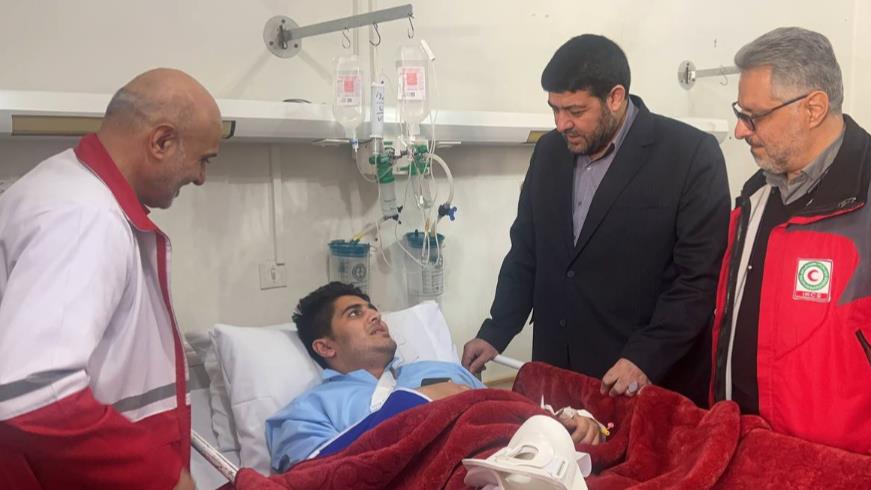 عیادت رئیس هلال احمر و رئیس سازمان امداد و نجات از امدادگر حادثه دیده اردبیلى/ دستور اقدام فوری و لازم برای سلامت کامل امدادگر جمعیت