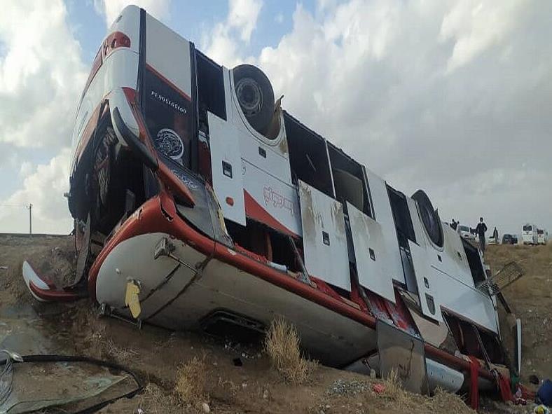 واژگونی اتوبوس در چهارمحال و بختیاری ۱۶ مصدوم بر جای گذاشت
