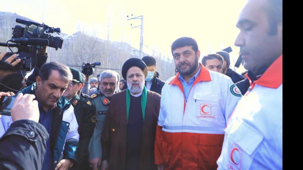 بازدید آیت‌الله رئیسی و رئیس‌ هلال‌احمر از اردوگاه‌های اسکان زلزله‌زدگان در خوی