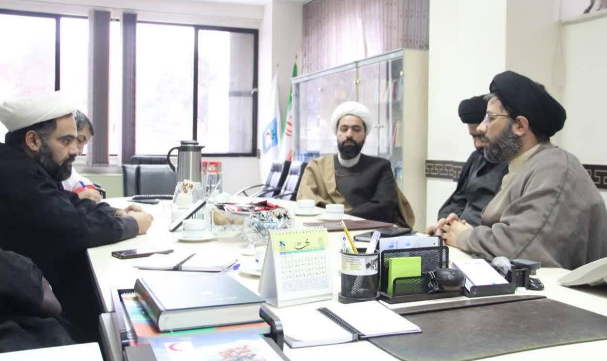نشست هم اندیشی بررسی کانونهای طلاب هلال احمر
