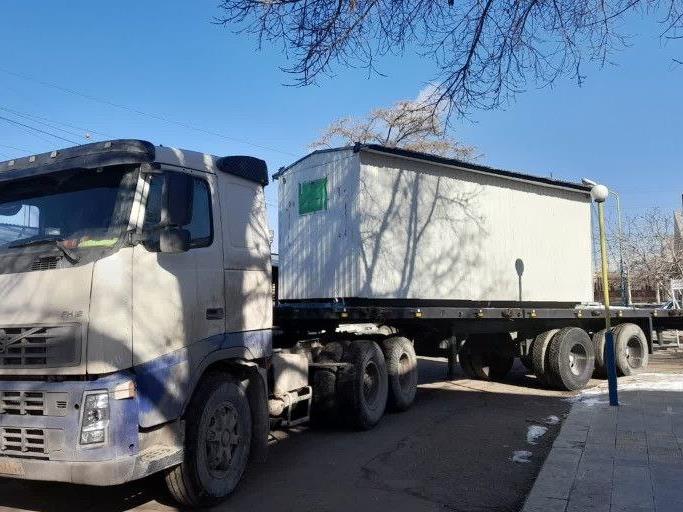 ارسال کانکس حمام به مناطق زلزله زده خوی به همت خیّر هلال احمر