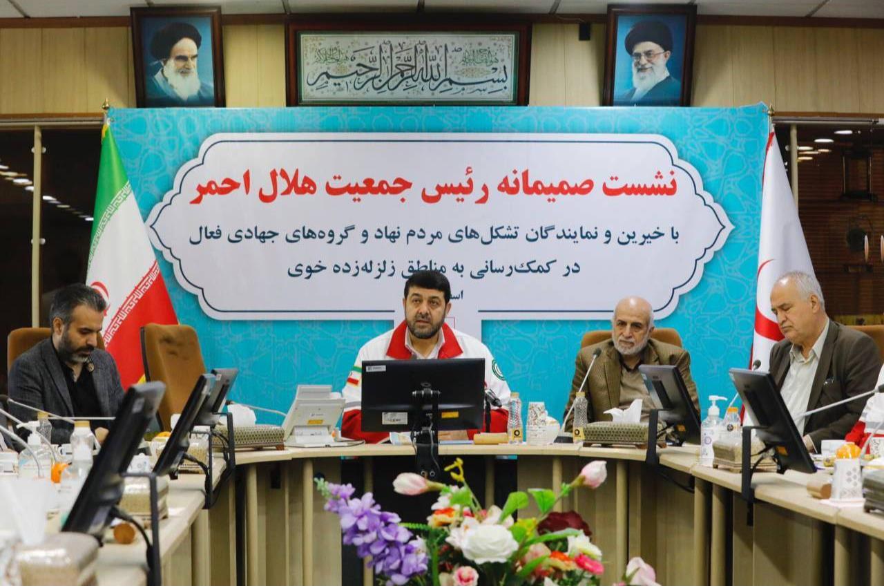 تقدیر از خیرین و گروههای جهادی در کمکرسانی به مناطق زلزلهزده خوی
