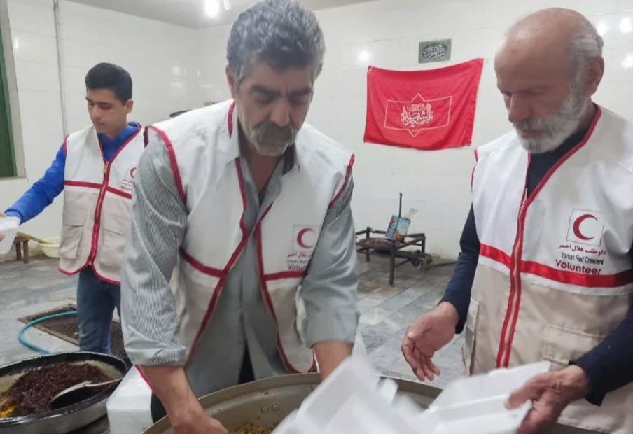 بیش از ۱۸ هزار بسته غذایی بین افراد کم برخوردار استان فارس توزیع شد