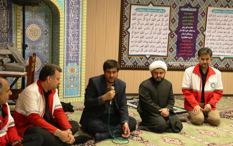 جمعی از پاکبانان یزد میهمان سفره افطار جمعیت هلال احمر