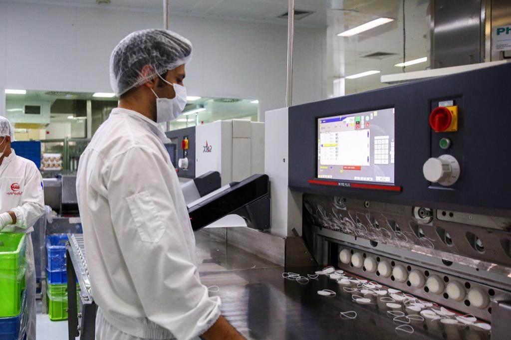 هلال احمر در کنار بیماران دیالیزی/10 هزار ست دیالیز در یک هفته تولید شد