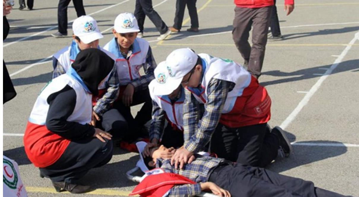 دنبال توسعه مویرگی امداد و نجات در کشور توسط دانش آموزان هستیم