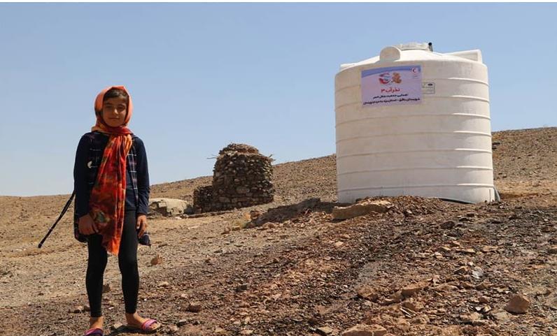 آبرسانی به روستاهای محروم قلعهگنج توسط هلال احمر
