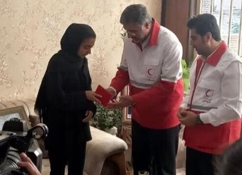 نشان داوطلب ارشد هلال احمر جمهوری اسلامی ایران به خانواده شهید الداغی اهدا شد