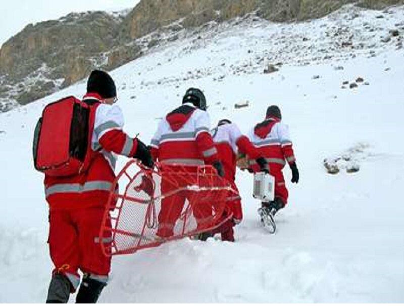 جستجوی امدادگران برای پیدا کردن خلبان پاراگلایدر در دماوند ادامه دارد